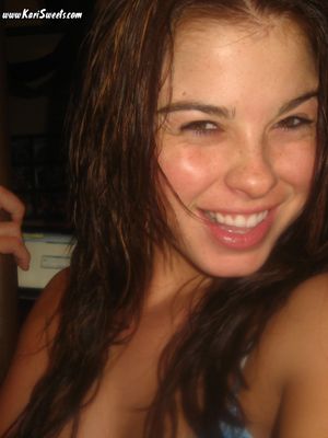 Kari Sweets Pussy Slip Selfies Nude