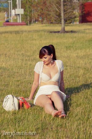 Jeny Smith Cute Upskirt Pussy Nude Pics
