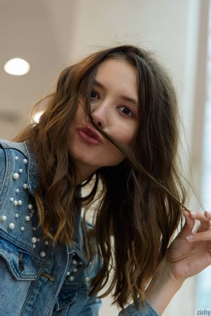 Disha Yudina Roommate Can Model Zishy