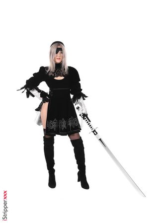 Eva Elfie Nier Dildomata IStripper