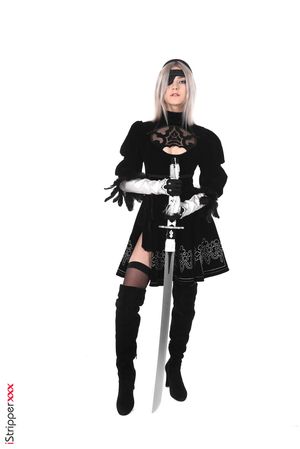 Eva Elfie Nier Dildomata IStripper