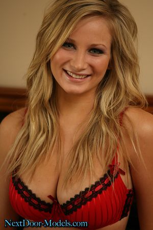 Heidi Busty Blonde Next Door Model