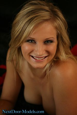 Heidi Busty Blonde Next Door Model