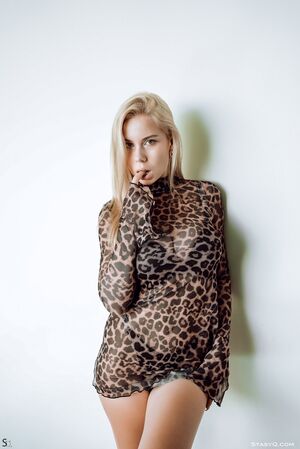 HoldyQ in Set 650 at StasyQ