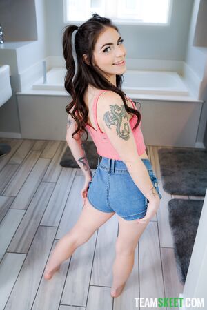 Tiny Rhea in Pound My Daddy Issues Away at My Babysitters Club