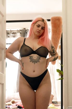 Tova Shapiro in Know Your Plants 2 at Zishy