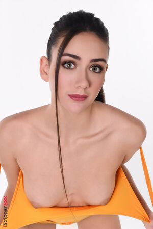 Vixi Rafi in Game Sex Match at IStripper