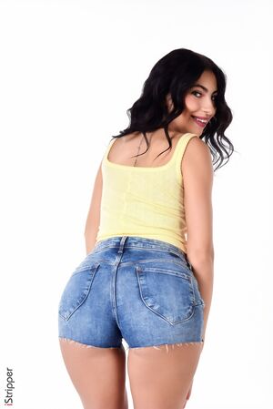 Lilly Bella in Bella Giornata at IStripper