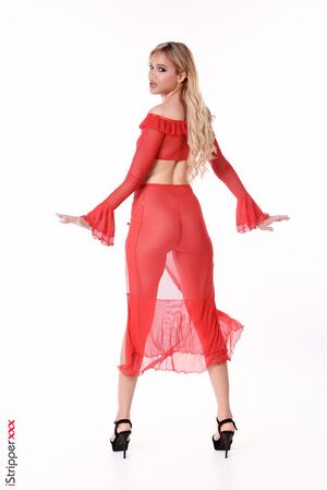 Novella Night in Feeling Spicy at IStripper