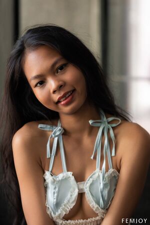 Por in Innocent Hearts at Femjoy