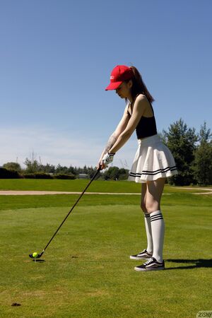 Jolie Saldus in Par Four 1 at Zishy