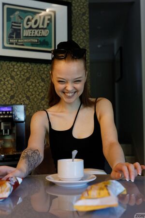 Jolie Saldus in Par Four 2 at Zishy