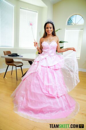 Laura Bentley and Isabella Jules Brat Tamer