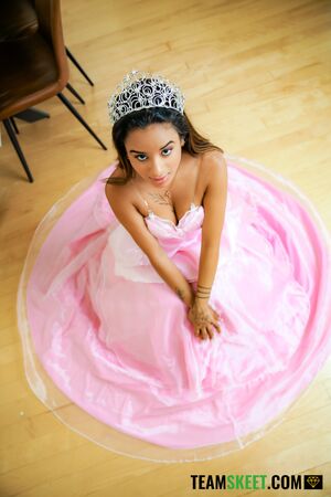 Laura Bentley and Isabella Jules Brat Tamer