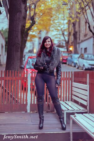 Jeny Smith Stylish Look In The City