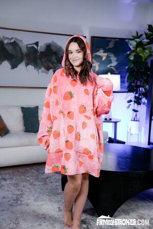 Khloe Kingsley Cuddling Sis Loves Me