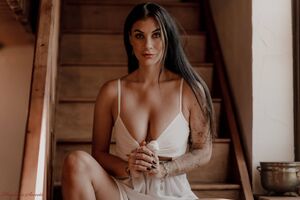 Roxy Mendez The Light Hayleys Secrets