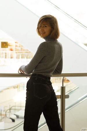 Jody Naitos Bold In Cold Zishy