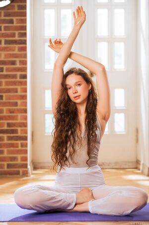 Asia B Nude Yoga Pause