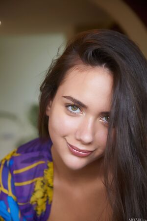 Vixi Rafi Dewy Kiss Naked Table