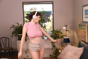 Inanna Lux Hang Out Music