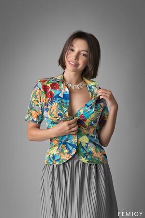 Olivia Linz Naked Pole Dancer