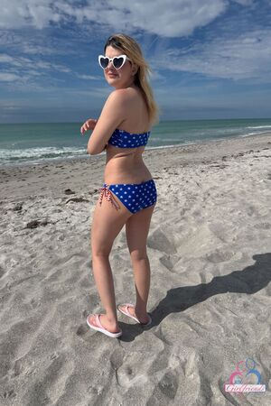 Dez Hansen Blonde Beach Girlfriend