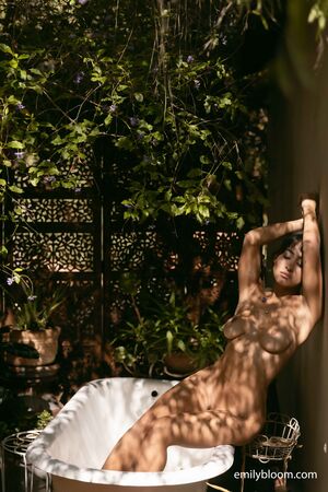 Mia Valentine Bath Light Emily Bloom