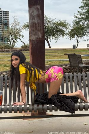 Monica Spreading View Pussy FTV