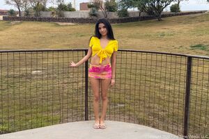 Monica Spreading View Pussy FTV