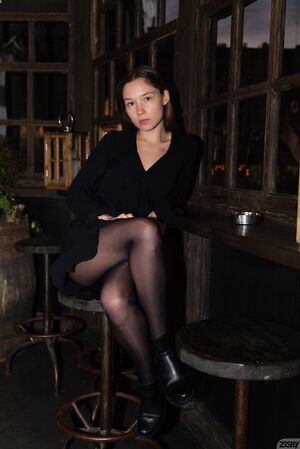 Sayah Heaney Drink Wine Zishy