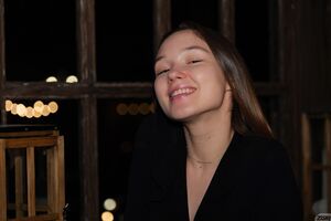 Sayah Heaney Drink Wine Zishy