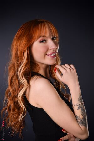 Lilly Mays Prepare For The Date IStripper