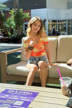 Melia Mall Spreads FTV