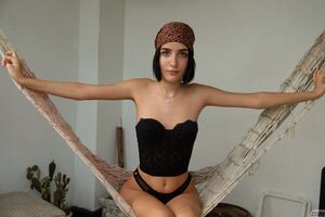 Queti Revello Brace Face Sexy Zishy