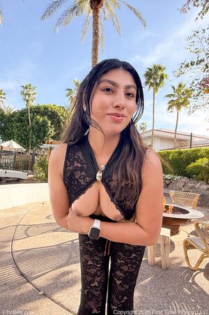 Rayna Busty Car Model FTV
