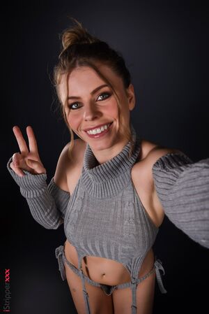 Samantha Joiner Cosy Moment IStripper