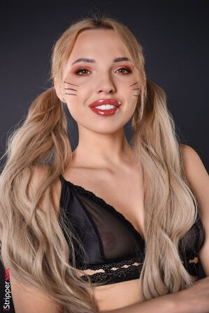 Leila Vale IStripper Harem Jitsu