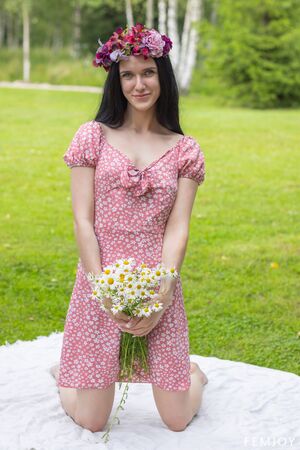 Posy Femjoy In The Field