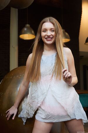 Ninna MetArt Playful Poise Swing