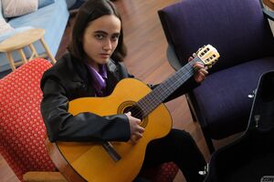 Yessa Banter Zishy On Strings