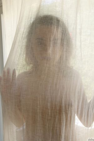 Kylie Quinn Shower Zishy