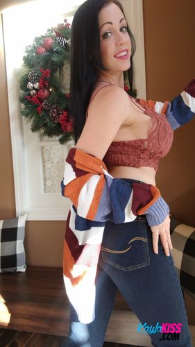 Kayla Kiss Casual In Jeans