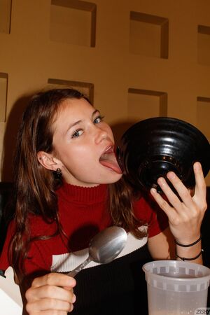 Gaby Mueller Pad Thai Lunch Zishy