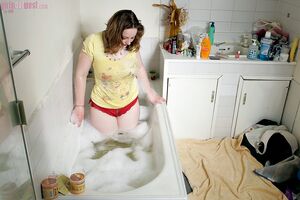 Paula Big Boobs Bubble Bath Girls Out West