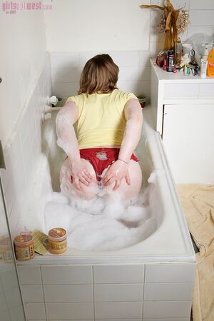 Paula Big Boobs Bubble Bath Girls Out West