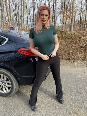 Alexsis Faye Flashing Her Boobs And Pussy On The Road