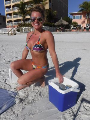 Meet Madden Bottomless Boats Pussy Flashing