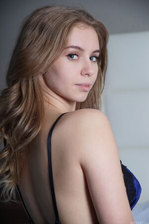 Dina Divine Presenting Dina Divine Met Art