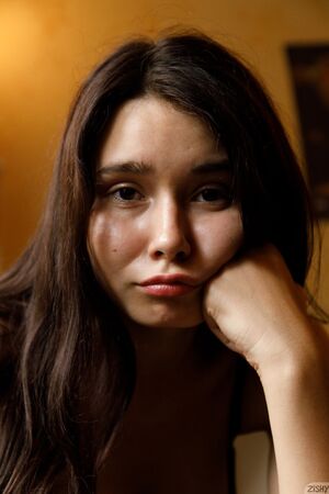 Miki Pedangen Hawaiian Latvian Zishy